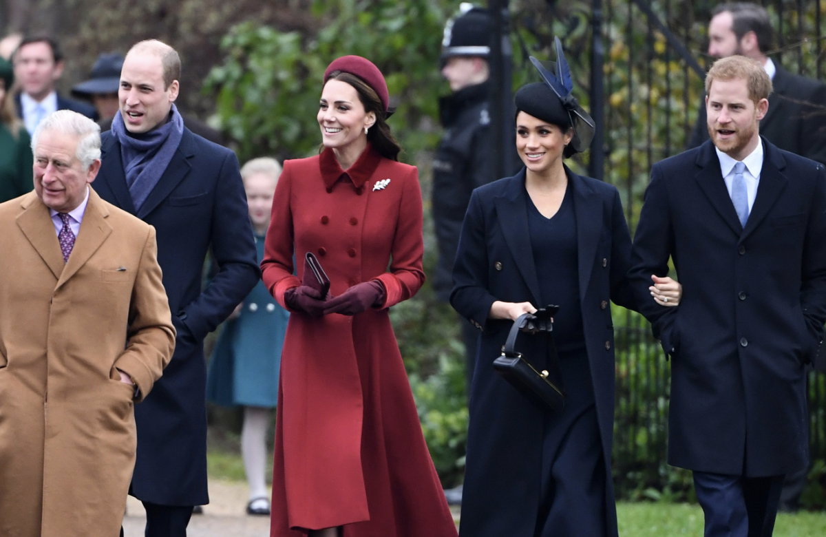 König Charles III., Prinz William, Prinzessin Kate, Herzogin Meghan und Prinz Harry.