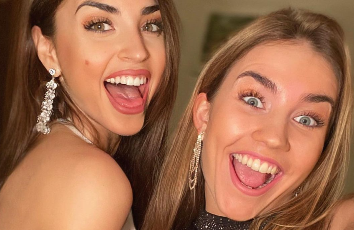 Ekaterina Leonova und Mariia Maksina machen ein Selfie