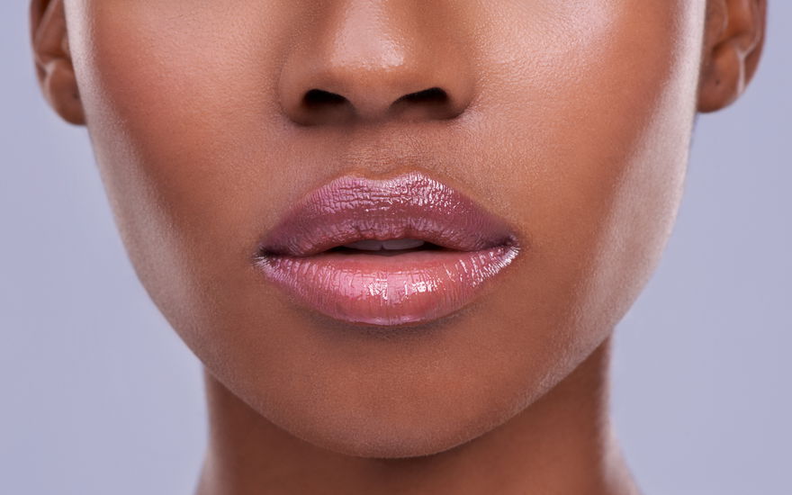 TikTok-Trend 2023: User lieben den "Lip Bloss" 
