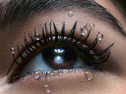 Mascara: Diese wasserfeste Wimperntusche zaubert ultravoluminöse Wimpern mit Lifting-Effekt