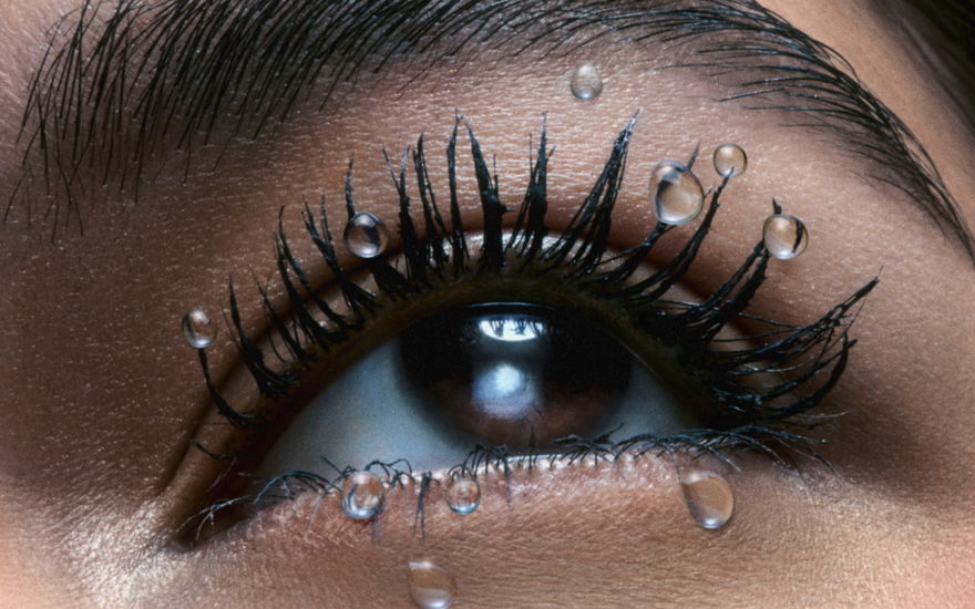 Nasse Wimpern mit Mascara