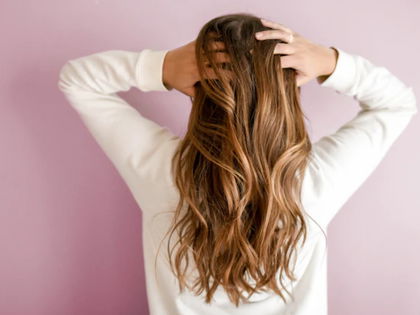 Haarpflege: Dieses 4-Euro-Shampoo aus der Drogerie hilft gegen dünnes Haar