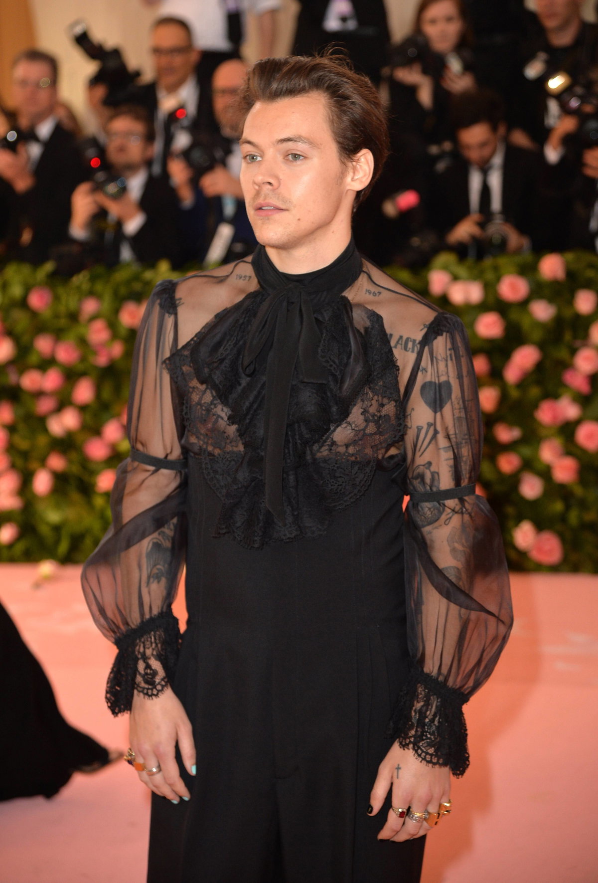 Harry Styles auf dem pinken Teppich bei der Met Gala 2019
