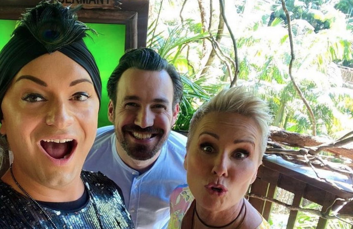 Julian F. M. Stoeckel mit Jan Köppen und Sonja Zietlow im Dschungelcamp Selfie.