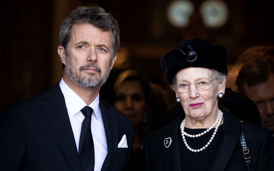 Kronprinz Frederik mit seiner Mutter Königin Margrethe von Dänemark.