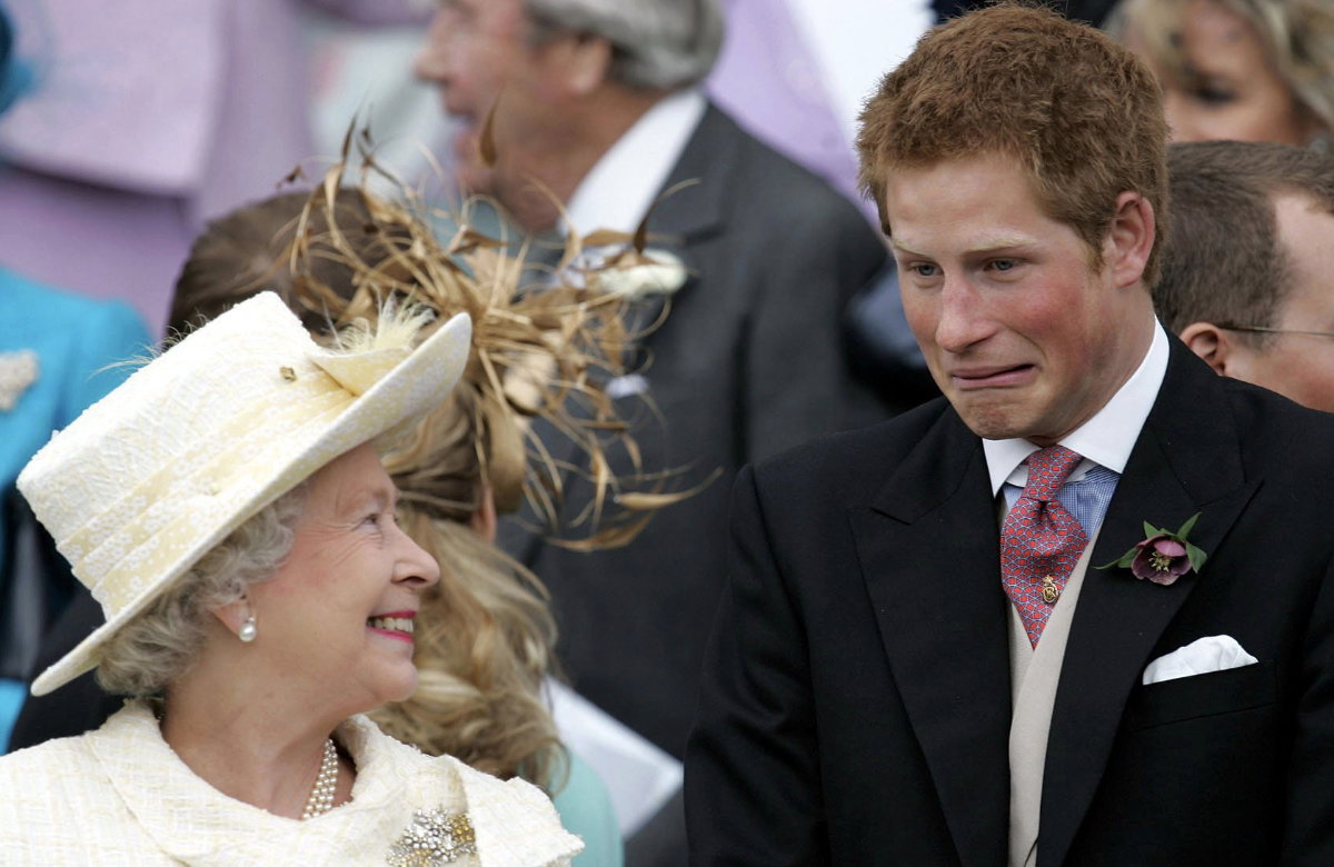 Queen Elizabeth II. und Prinz Harry, 2005.