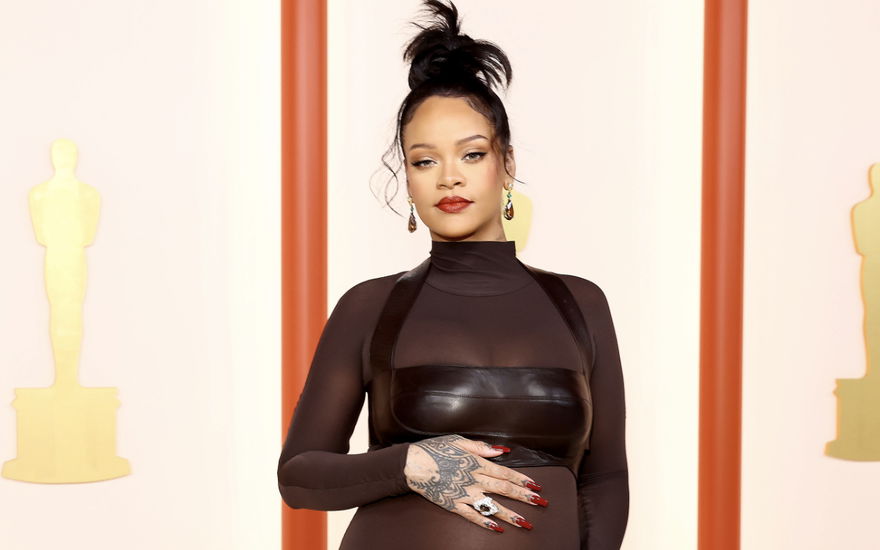 Rihanna auf dem roten Teppich der Oscars 2023