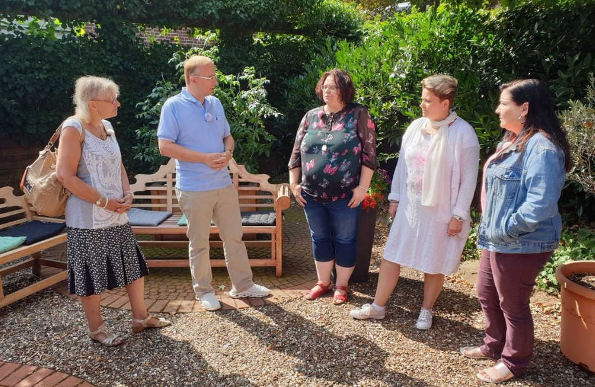 Sigrid und Heiko mit den "Schwiegertochter gesucht"-Kandidatinnen Helga, Elvira und Anke