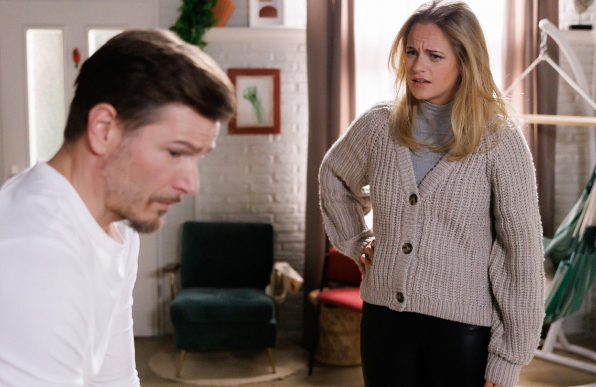 "Unter uns": Cilly schaut Chris entsetzt an