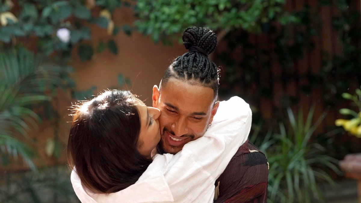 "Der Bachelor" 2023 - Folge 8 - David Jackson und Chiara küssen sich