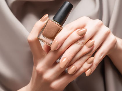 Nagellack-Trend: Im Sommer setzen wir auf Chocolate-Milk-Nails
