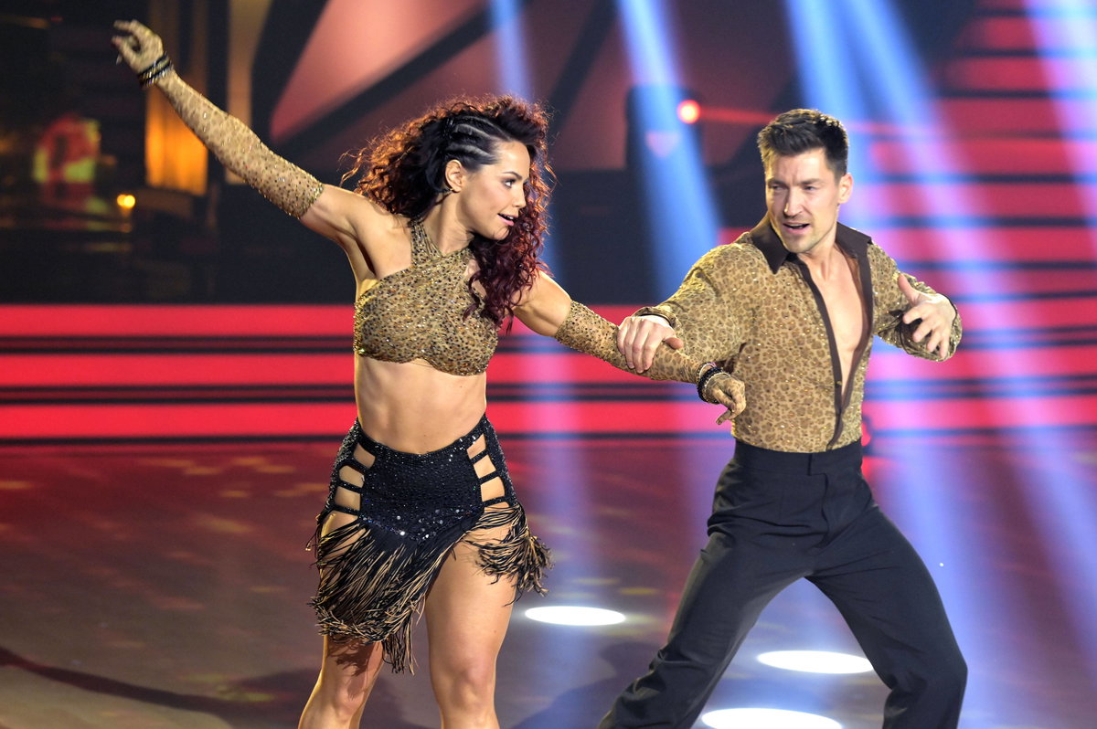 Christina Luft und Philipp Boy tanzen auf der Let's Dance Bühne