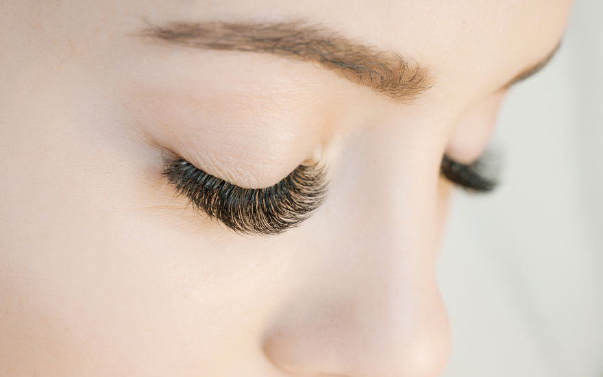 Beauty-Trend 2023: Das neue Olaplex-Wimpernserum verhindert Wimpernverlust