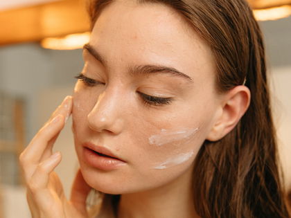 Make-up: Diese getönte Tagescreme kaschiert Rötungen mit Blur-Effekt