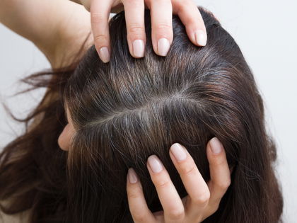Haarpflege: Dieses 7-Euro-Produkt kaschiert graue Haare in 10 Minuten – für 4 Wochen