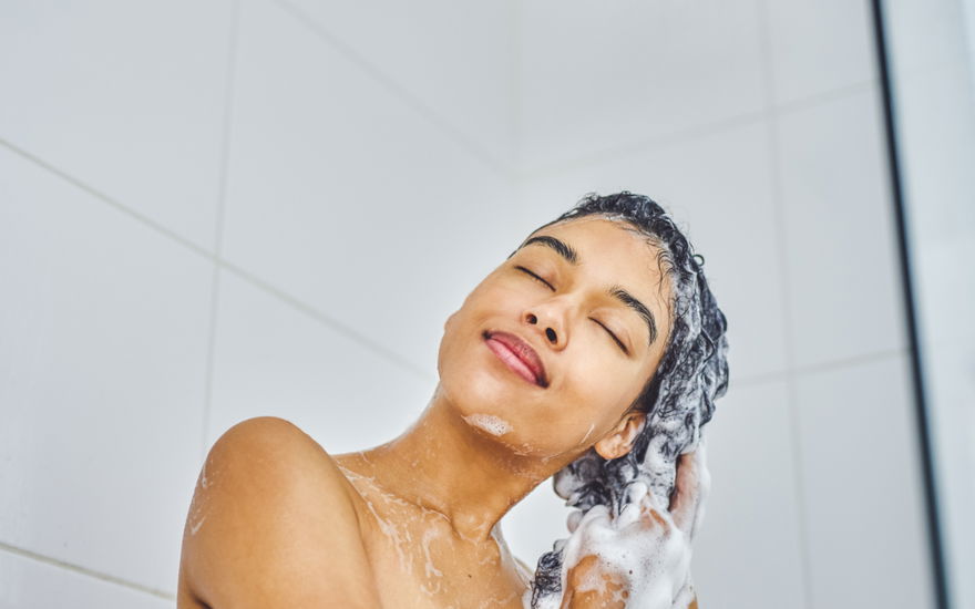 Laut "Öko-Test": Dieses 4-Euro-Anti-Schuppen-Shampoo ist Testsieger