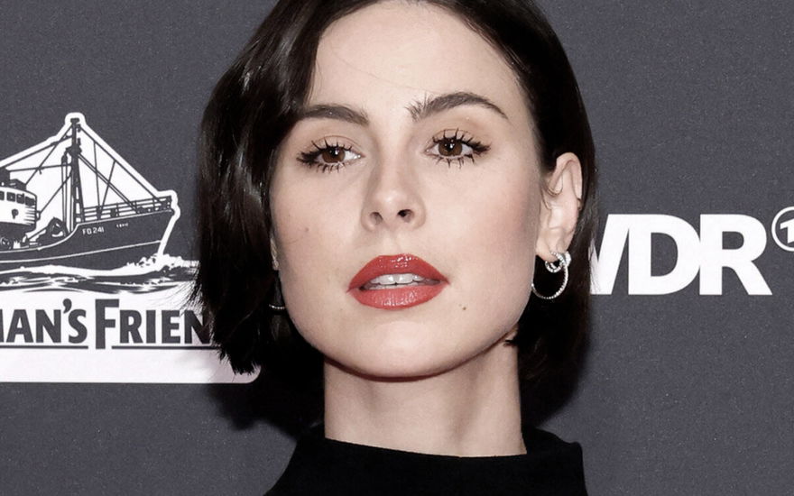 Lena Meyer-Landrut guckt ernst