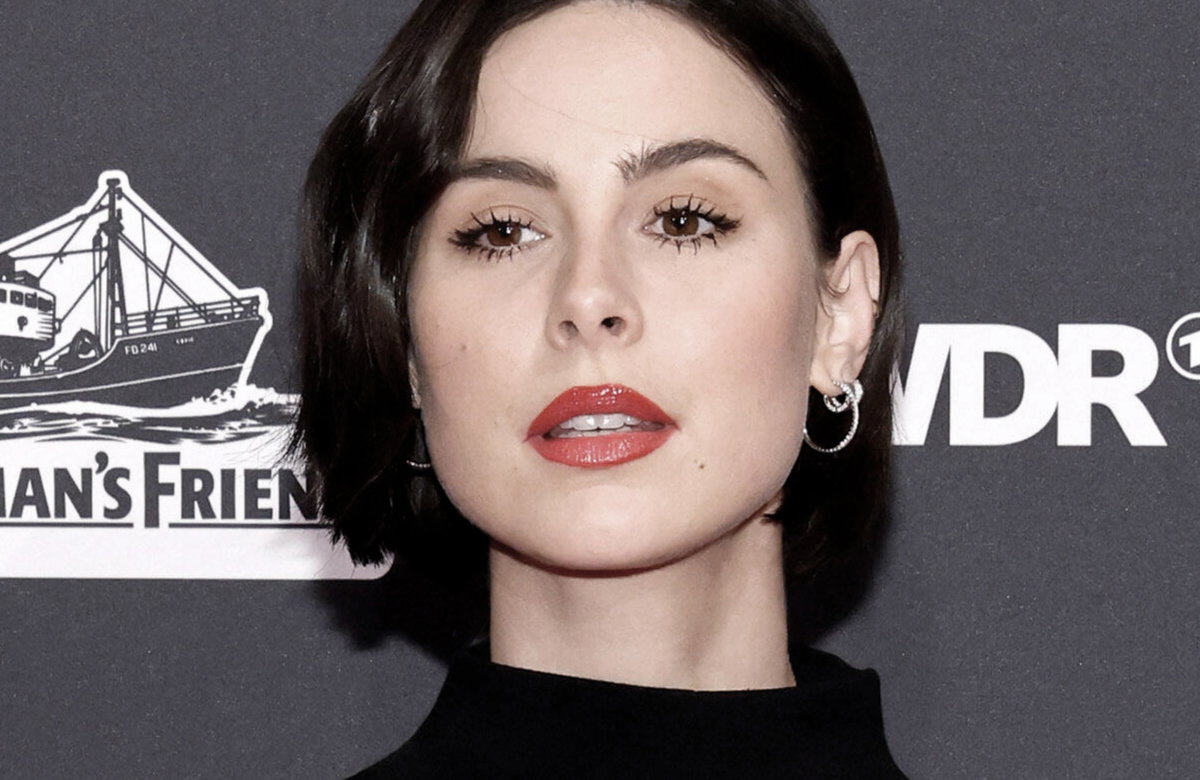 Lena Meyer-Landrut guckt ernst