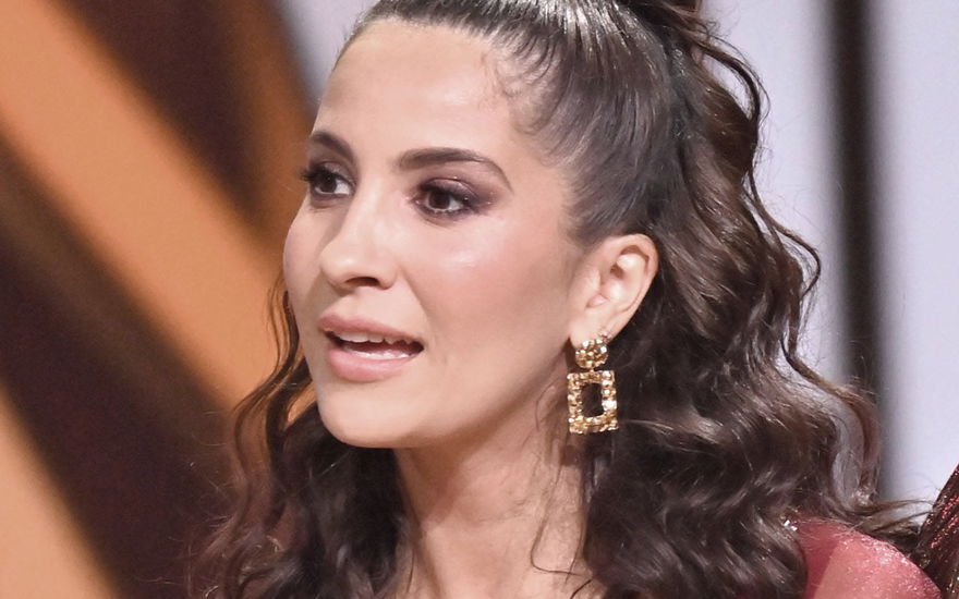 Chryssanthi Kavazi guckt bei "Let's Dance" abwartend