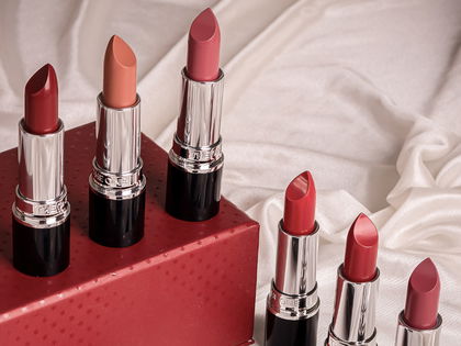 Laut Studie: DIESE Lippenstiftfarbe lässt dich sofort viel jünger aussehen