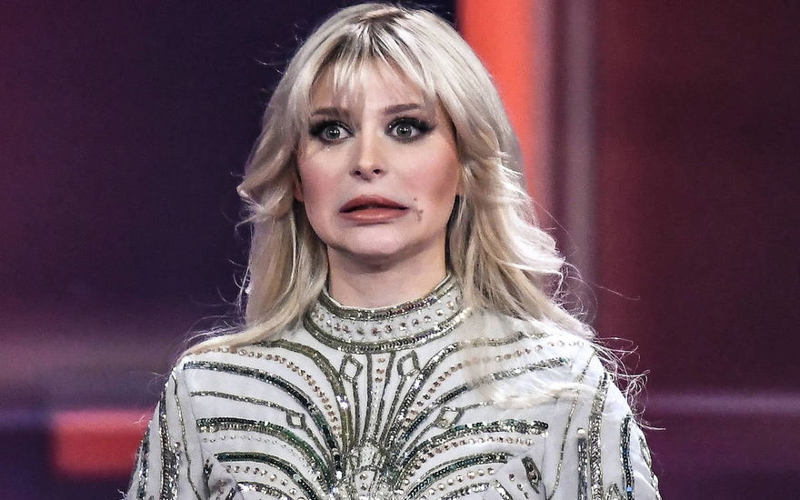Marie Reim guckt erschrocken