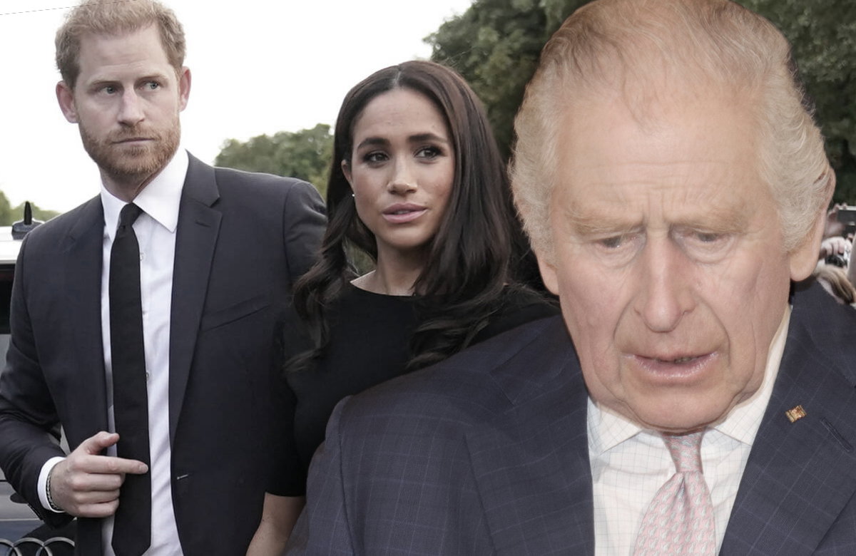 Prinz Harry und Herzogin Meghan gucken skeptisch zur Seite, König Charles guckt geschockt nach unten