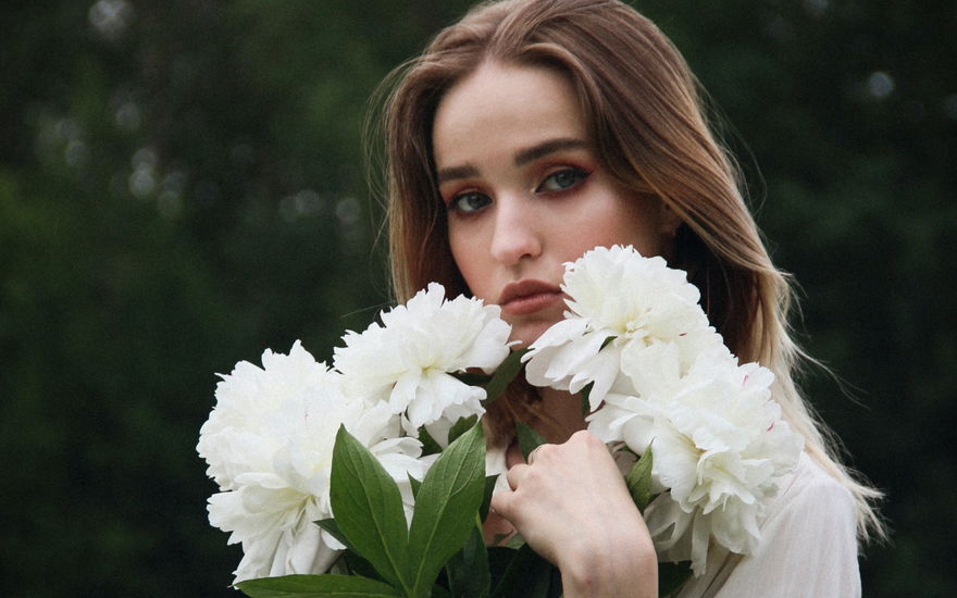Make-up: Diese Drogerie-Foundation wirkt wie ein Vitamin-C-Serum