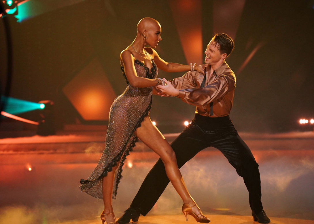 "Let's Dance"-Show 6: Sharon Battiste und Valentin Lusin bei einer Rumba