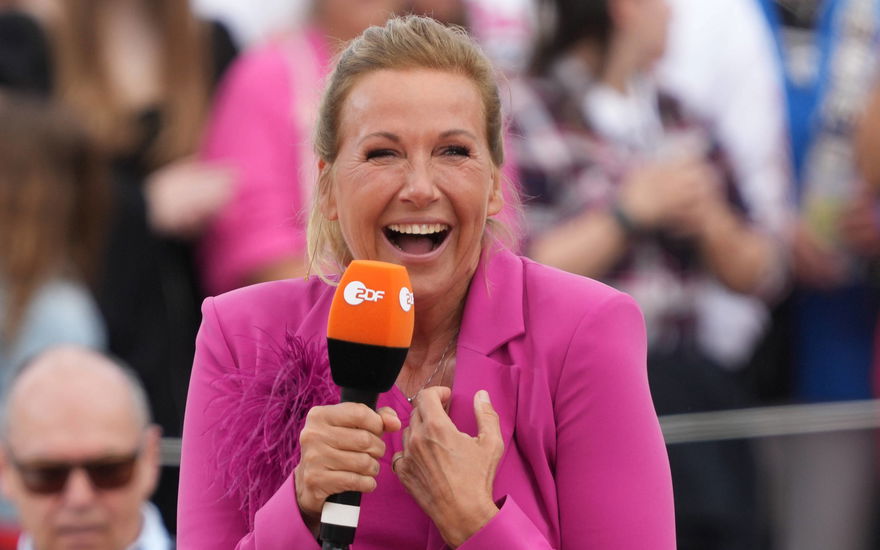 Andrea Kiewel pinker Anzug