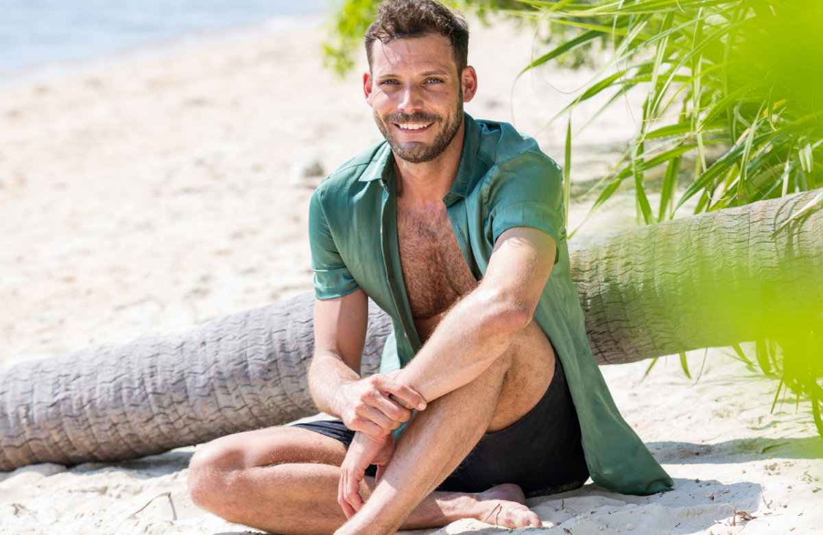 "Charming Boys"-Kandidat Jan Maik lacht am Strand