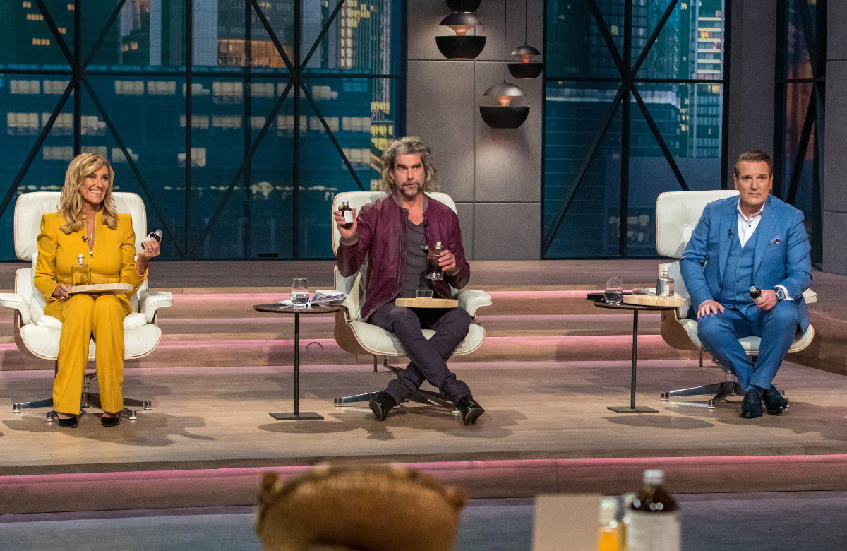 Dagmar Wöhrl, Nils Glagau und Ralf Dümmel mit "kruut"-Produkten bei "Die Höhle der Löwen"