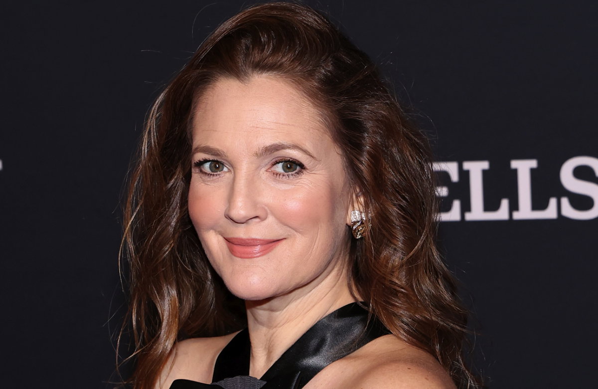 Drew Barrymore lächelt.