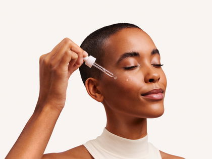 Anti-Aging: Mit diesem Peptide-Booster werden Fältchen um 30% reduziert