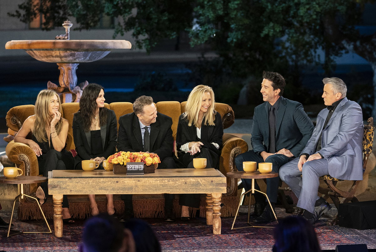Der "Friends"-Cast sitzt bei der Reunion wieder auf der Couch