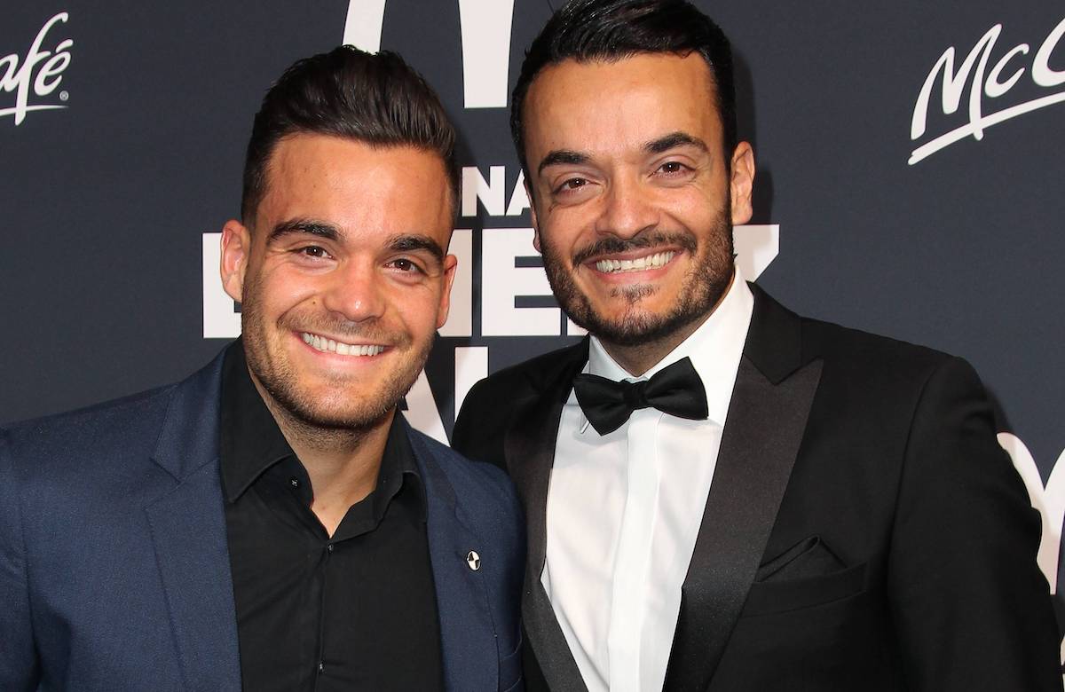 Giovanni Zarrella und Stefano Zarrella strahlen in die Kamera auf red warpet