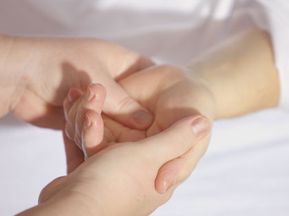 Handmassage: So entspannst du deine müden Hände