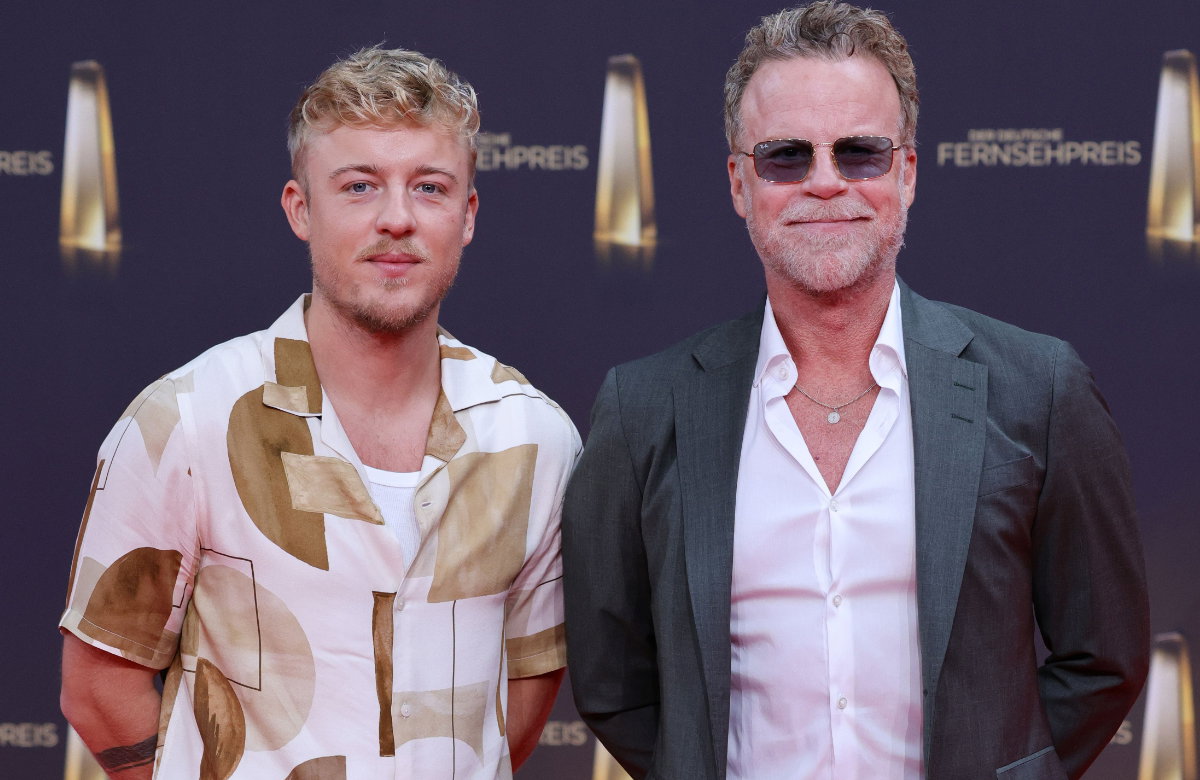 Jenke von Wilmsdorff mit seinem Sohn Jánik von Wilmsdorff auf dem roten Teppich