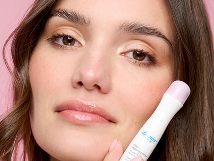 Anti-Aging: Dieser Roll-on glättet geschwollene Augen sofort 
