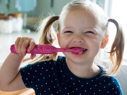 Laut "Öko-Test": DAS sind die 3 besten elektrischen Zahnbürsten für Kinder
