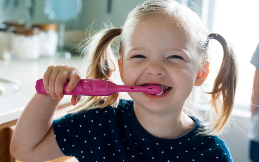Laut "Öko-Test": DAS sind die 3 besten elektrischen Zahnbürsten für Kinder 