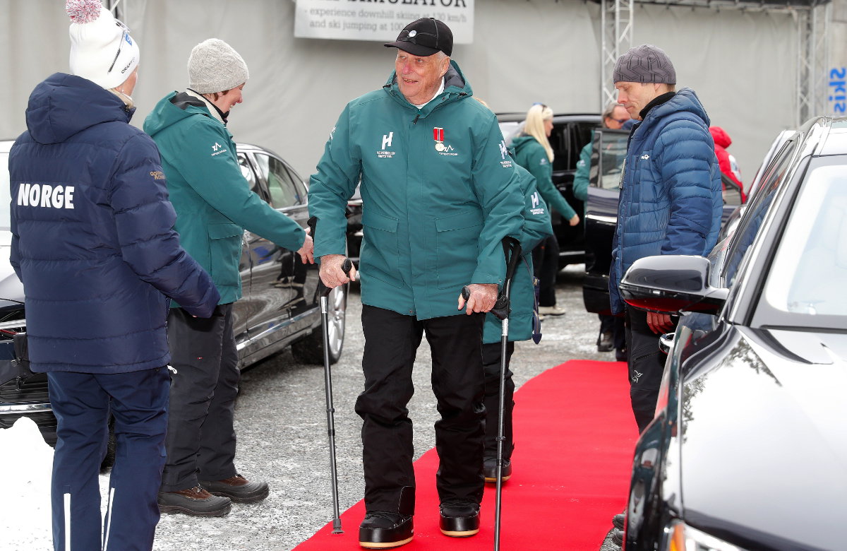König Harald an Gehhilfen.