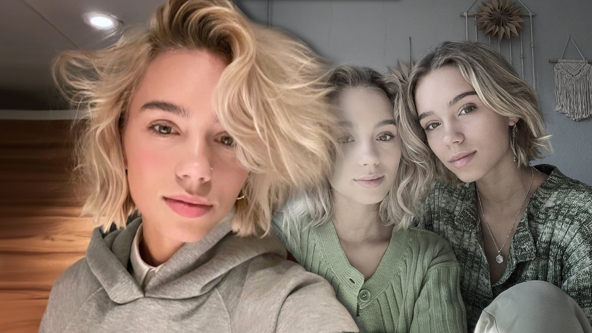 Lena Mantler macht ein Selfie in Hoodie und Hemd, im Hintergrund ist sie mit Schwester Lisa zu sehen