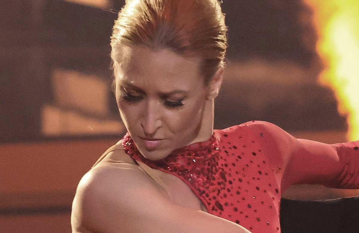 Kathrin MEnzinger guckt bei "Let's Dance" nach unten