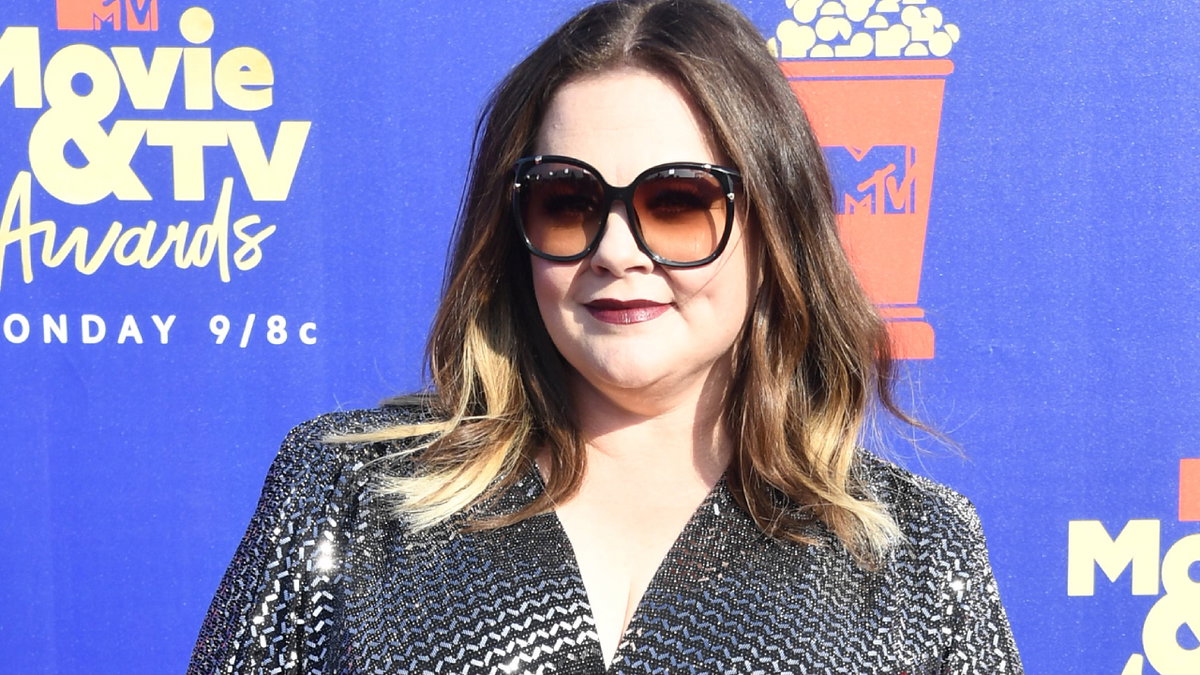 Melissa McCarthy trägt eine Sonnenbrille bei den MTV Movie & TV Awards