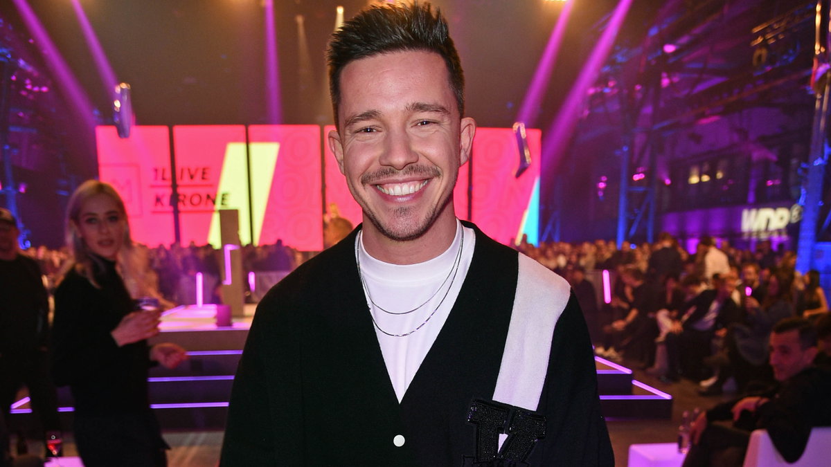 Nico Santos grinst bei der 1LIVE Krone