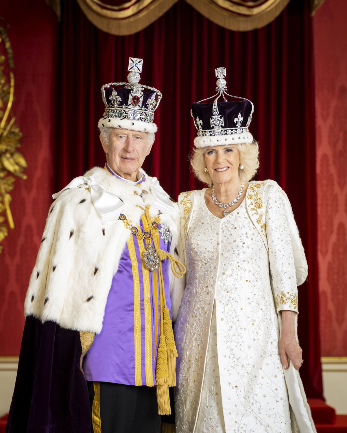 Offizielles Krönungsfoto König Charles III. - Charles und Königin Camilla gemeinsam