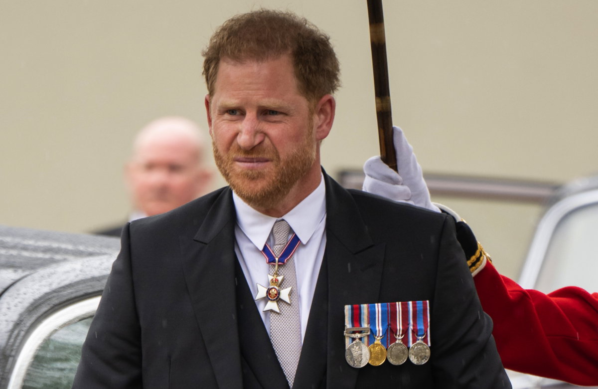 Prinz Harry vor der Westminster Abbey.