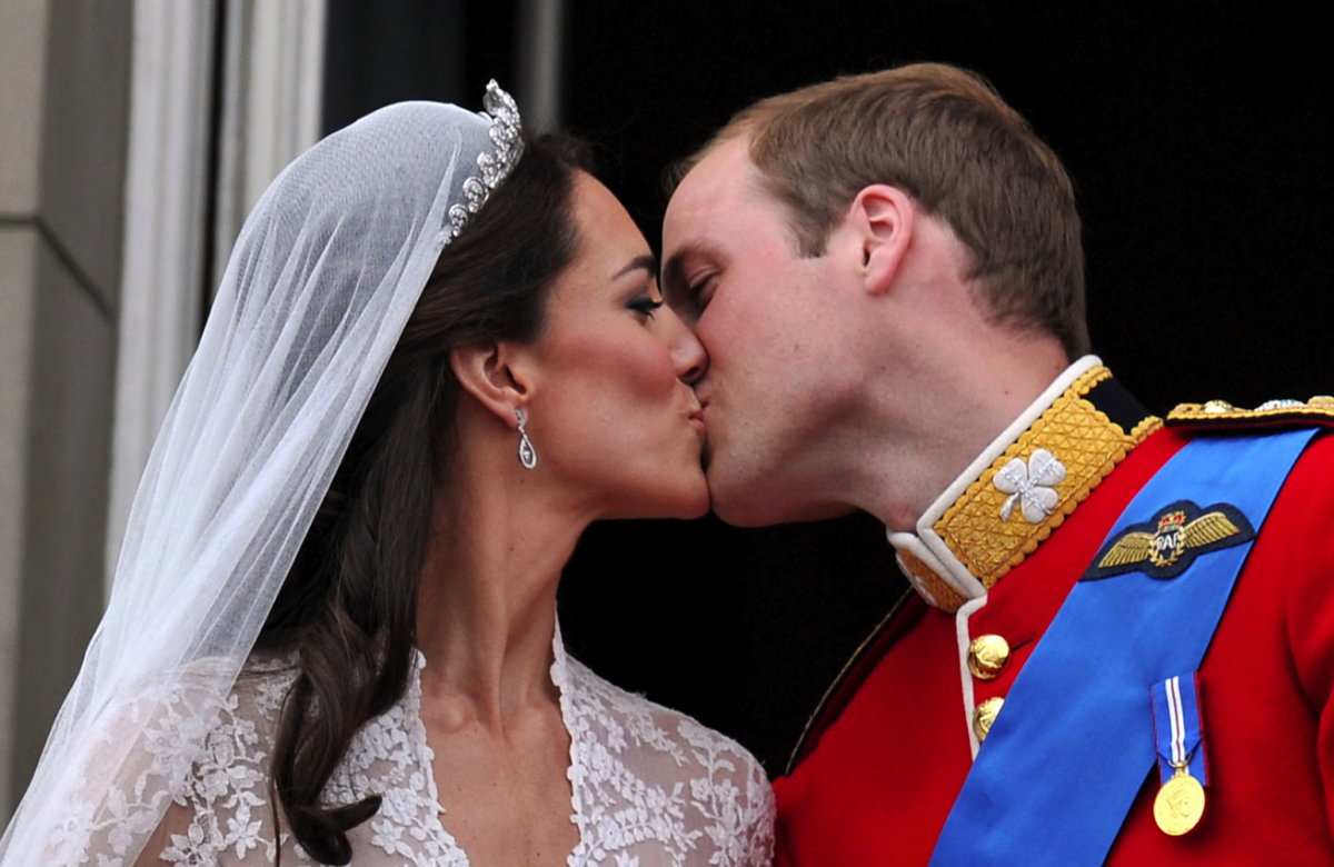Prinzessin Kates und Prinz Williams Hochzeitskuss.