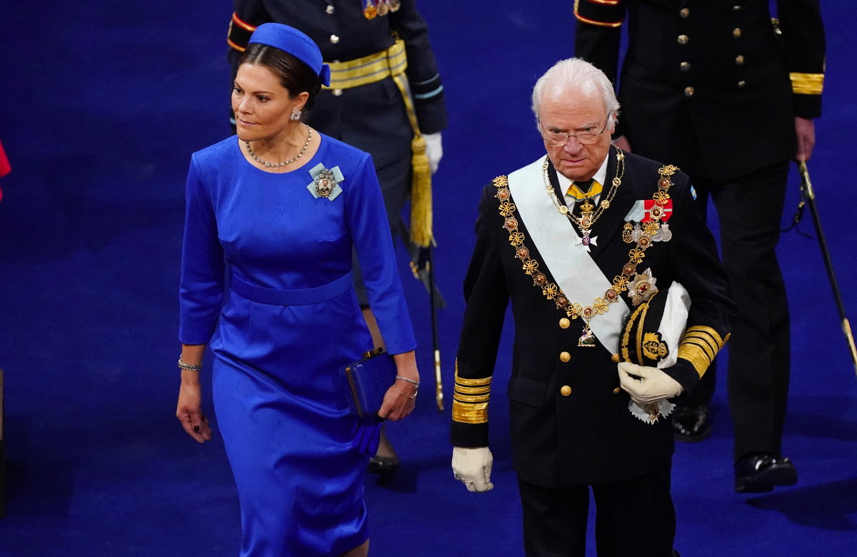 Prinzessin Victoria und König Carl Gustaf bei der Krönung von König Charles III.