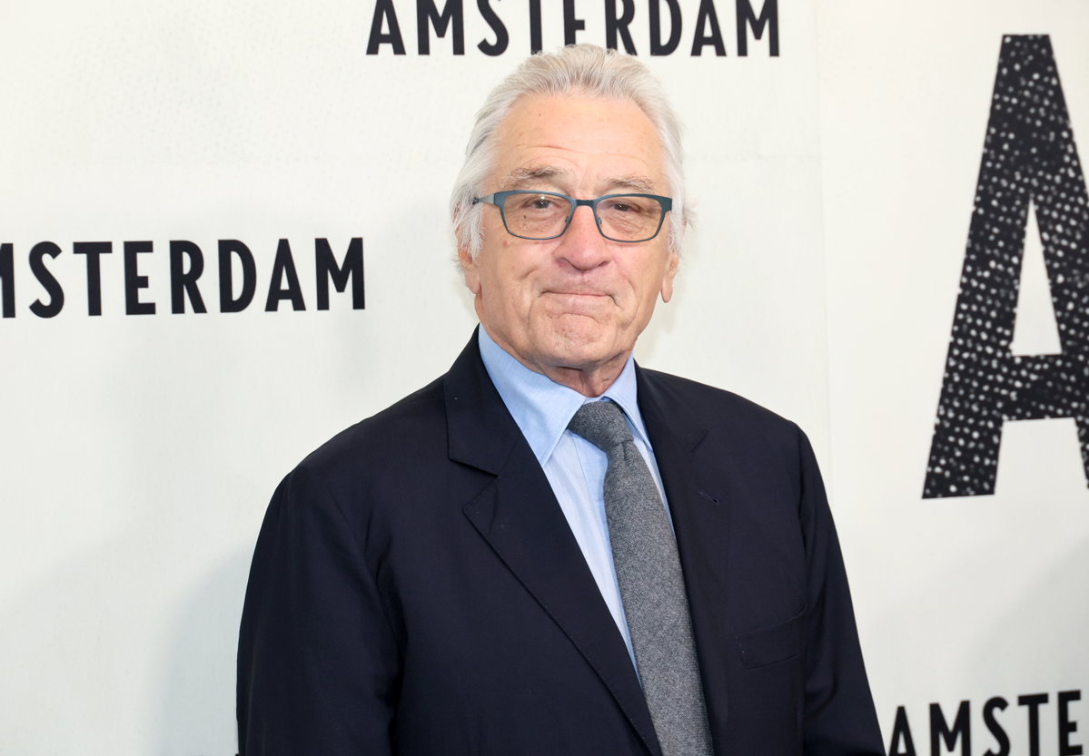 Robert De Niro posiert auf dem roten Teppich